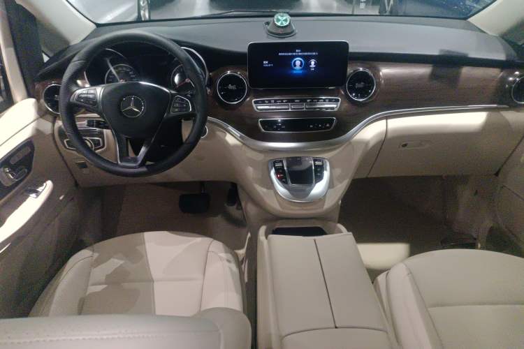 Used Mercedes-Benz V-Class 2020 V 260 Avantgarde Edition
