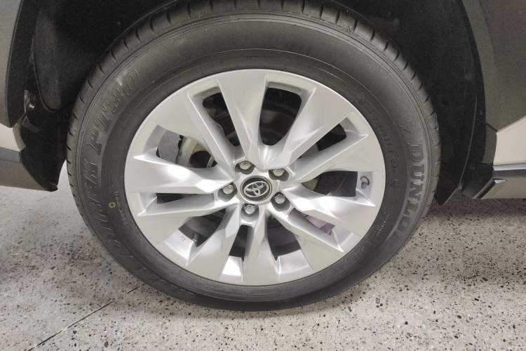 Used Toyota Wildlander 2022 Updated Version 2.0L CVT Two-Wheel Drive Leading Edition
