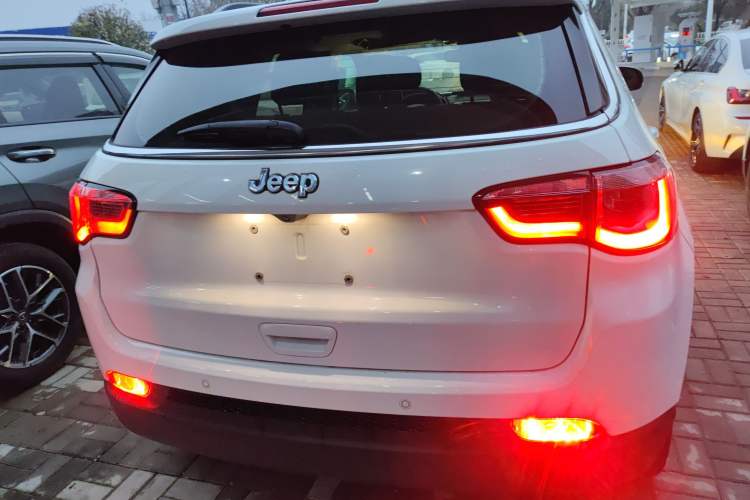 Used  Compass 2017 200T Automatic Family Edition
