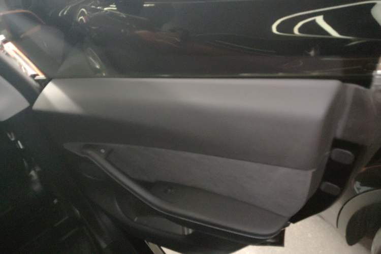 Used Tesla Model Y 2023 Rear-Wheel-Drive Version
