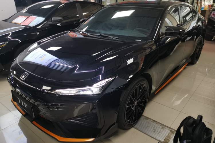 Used Changan UNI-V 2025 1.5T 500Bar Prestige Sporty Version
