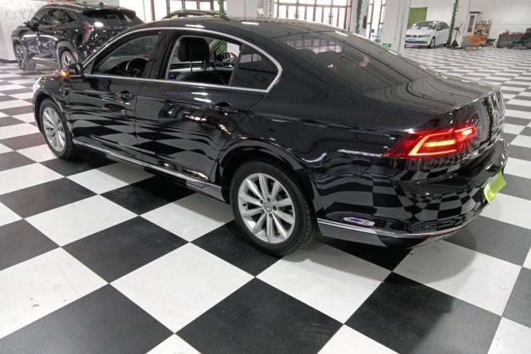 Used Volkswagen Magotan 2017 330TSI DSG Leading Model
