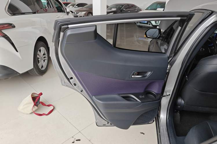 Used Toyota IZOA 2018 2.0L Yichi Version China VI Standard
