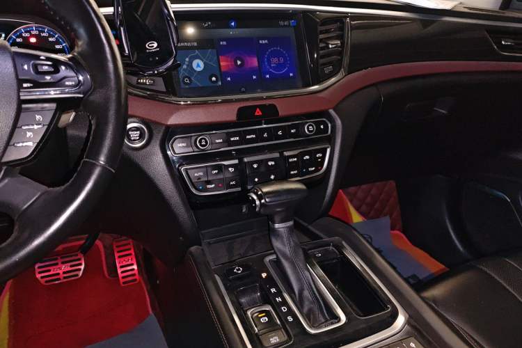 Used GAC Trumpchi GS8 2017 320T Two-Wheel Drive Luxury Smart Connectivity Version (7 Seats)
