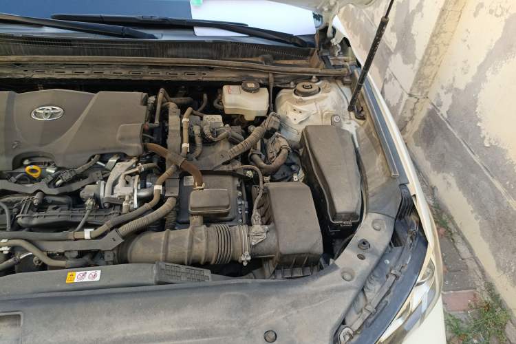 Used Toyota Avalon 2019 Dual-Engine 2.5L XLE Prestige Version China VI Standard
