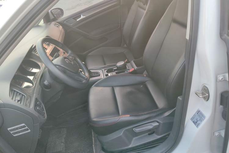 Used Volkswagen Golf 2016 1.6L Automatic Fashion Model
