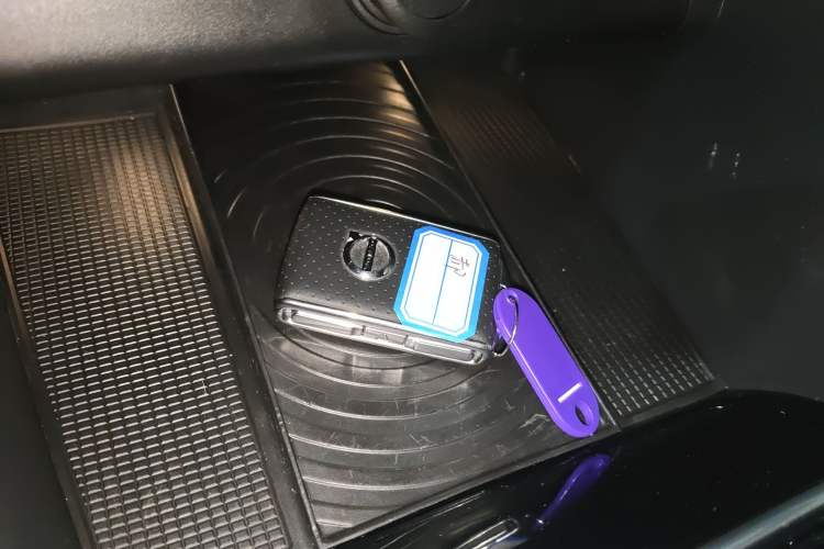 Used Volvo XC40 2019 T5 4x4 Sport Sunset Crystal White