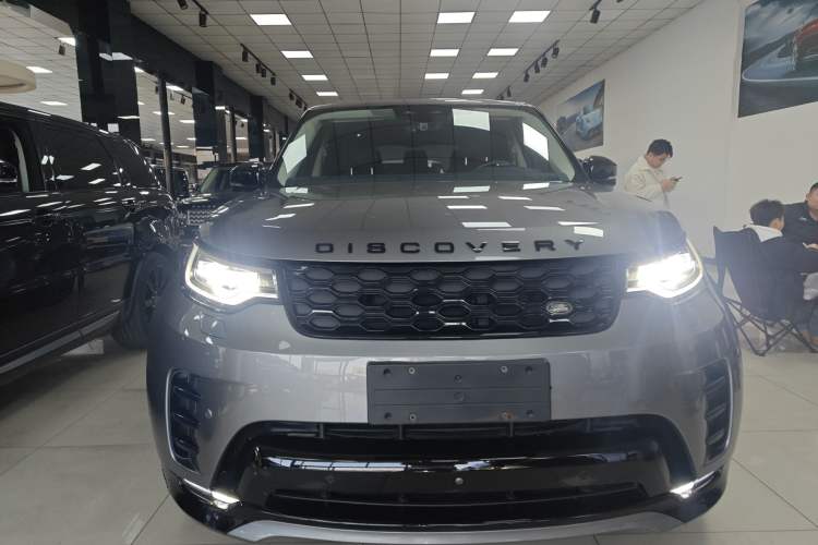 Used Land Rover Discovery 2021 360 PS R-Dynamic S