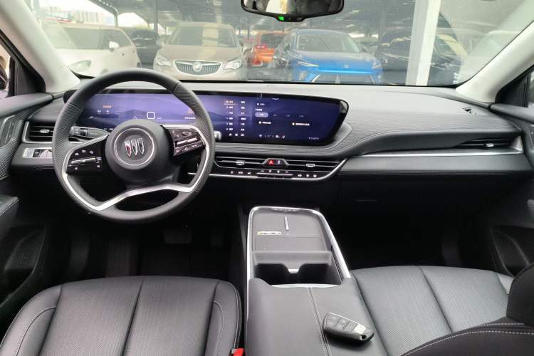 Used Buick LaCrosse 2025 28T Platinum Edition
