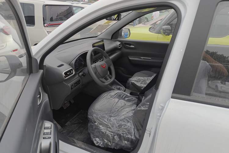 Used Wuling Hongguang New Energy 2025 Extended-Range Hybrid 50KM Comfort Version
