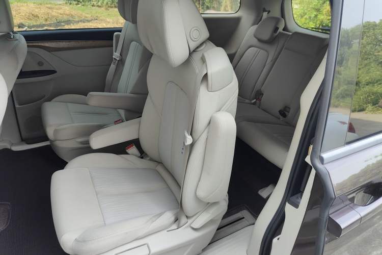 Used Buick GL8 2017 ES 28T Comfort Model China V Standard
