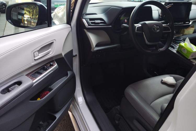 Used Toyota Granvia 2023 2.5L Hybrid Comfort Edition