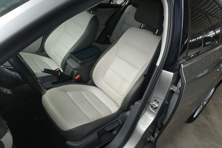 Used Volkswagen Sagitar 2015 1.6L Automatic Comfort Model