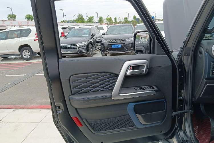 Used Beijing Auto BJ40 2023 2.0D Automatic Four-Wheel Drive Blade Hero Edition Adventurer Type
