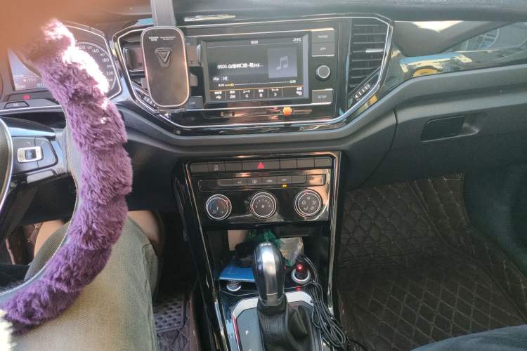 Used Volkswagen T-ROC 2018 280TSI DSG Two-Wheel-Drive Luxury Version China V Emission Standard
