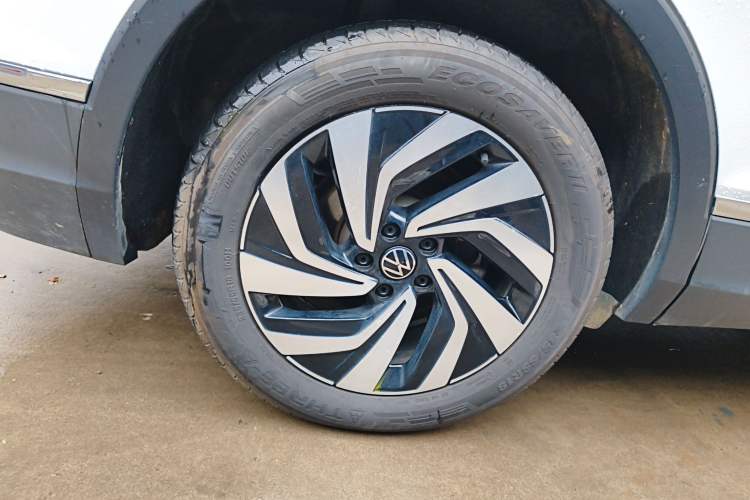 Used Volkswagen Tiguan L 2024 300TSI Automatic Two-Wheel Drive Smart Edition
