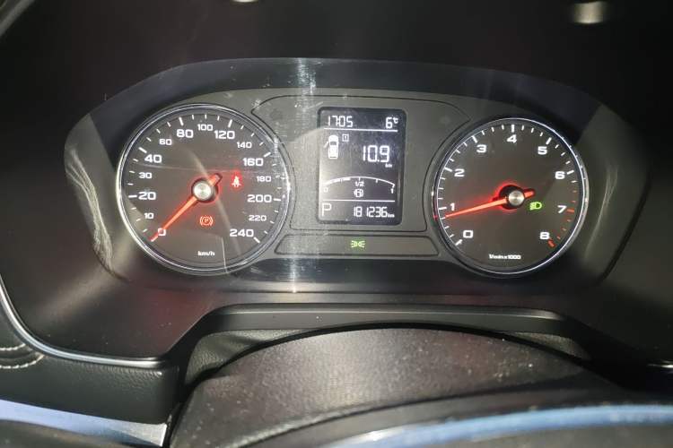 Used Roewe RX5 2016 20T Two-Wheel Drive Automatic Internet Smart Edition
