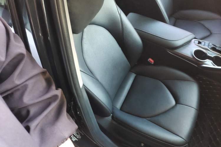 Used Toyota Camry 2021 2.5G Luxury Edition
