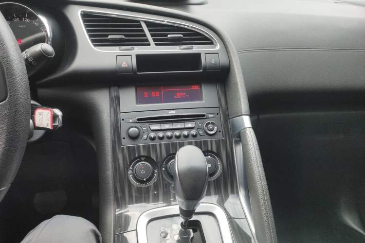 Used Peugeot 3008 2015 2.0L Automatic Classic Edition
