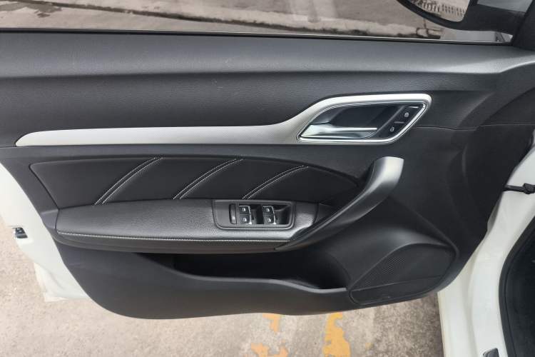 Used MG 6 2017 20T Manual Luxury Smart Connect Version China V Standard
