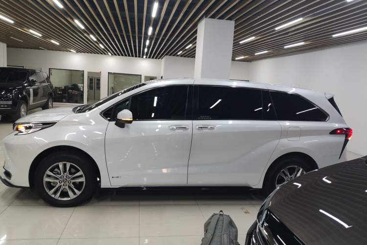 Used Toyota Sienna 2024 2.5L Hybrid Four-Wheel Drive Prestige Edition
