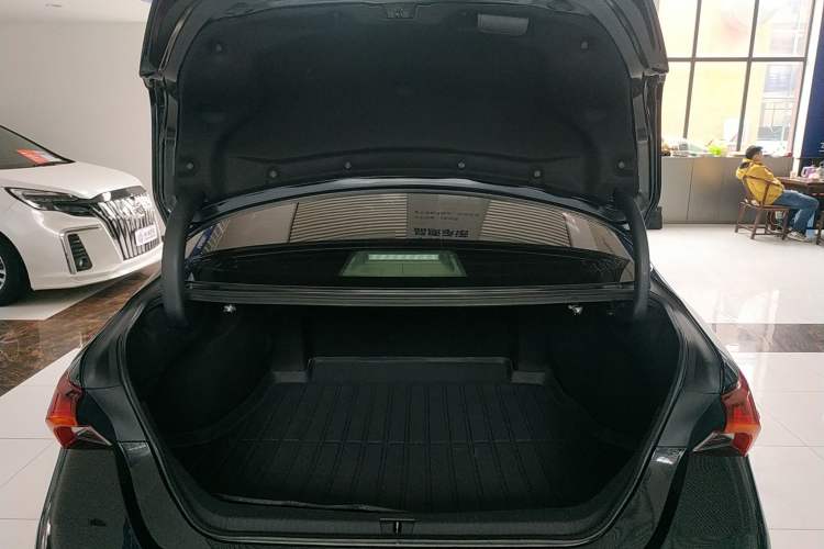 Used Toyota Avalon 2019 Dual-Engine 2.5L Luxury Edition China VI Standard
