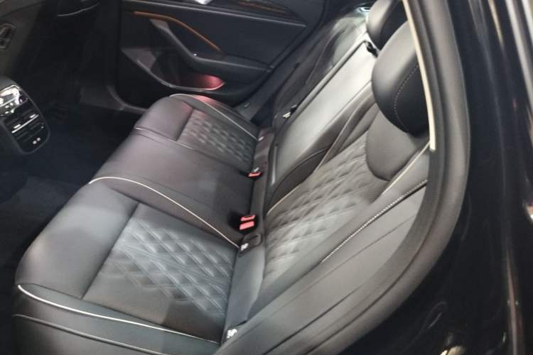 Used Volkswagen Magotan 2024 380TSI DSG Prestige Edition DaMai Package
