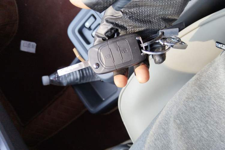 Used Wuling Yangguang 2024 300KM Comfort Version Passenger Van 75kW
