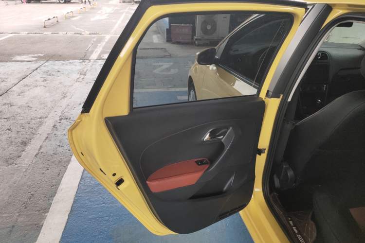 Used Volkswagen Polo 2014 1.6L Automatic Comfort Edition
