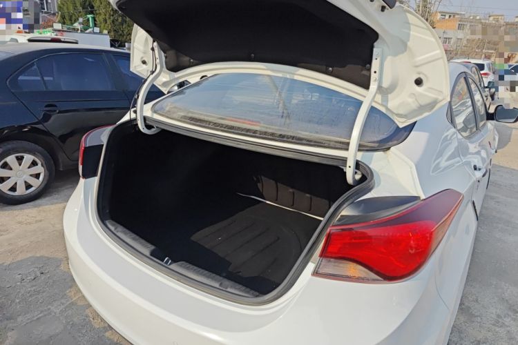 Used Hyundai Elantra 2016 1.6L Automatic Smart Version
