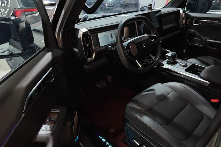 Used JETOUR Traveler 2023 2.0T All-Wheel Drive CrossPRO+