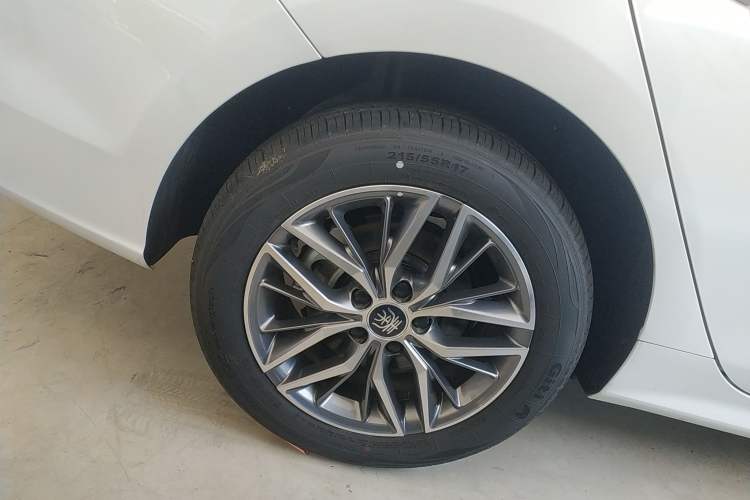 Used BYD Qin PLUS 2024 HONOR Edition DM-i 120KM Beyond Model
