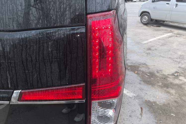 Used FORTHING Lingzhi PLUS 2024 1.5T Manual Luxury 7-Seater