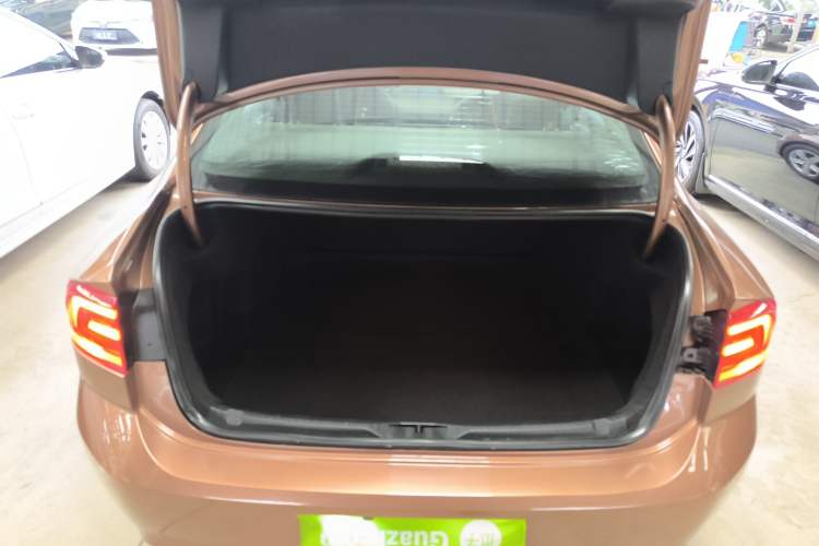 Used Volkswagen Lamando 2015 230TSI DSG Fashion Edition
