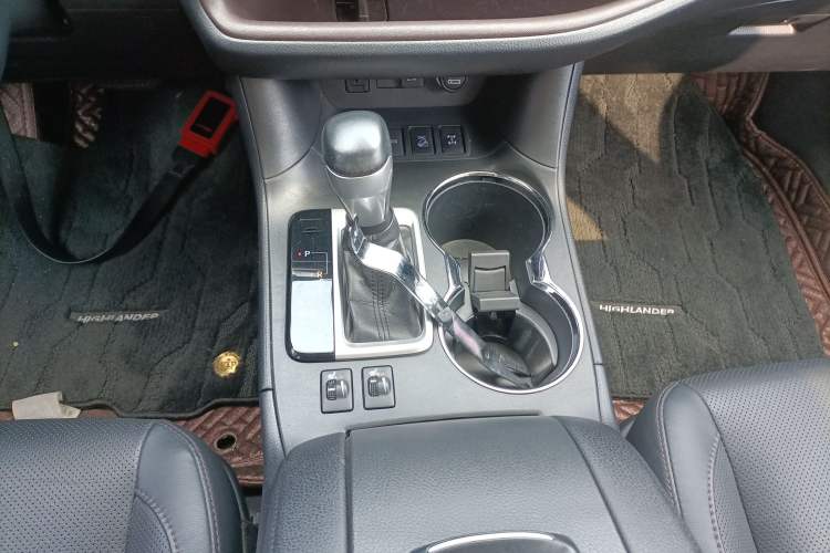 Used Toyota Highlander 2018 2.0T Four-Wheel Drive Prestige Version 7 Seats China VI Standard