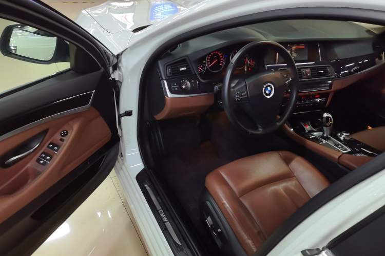 Used BMW 5 Series 2015 520i Elegant Edition
