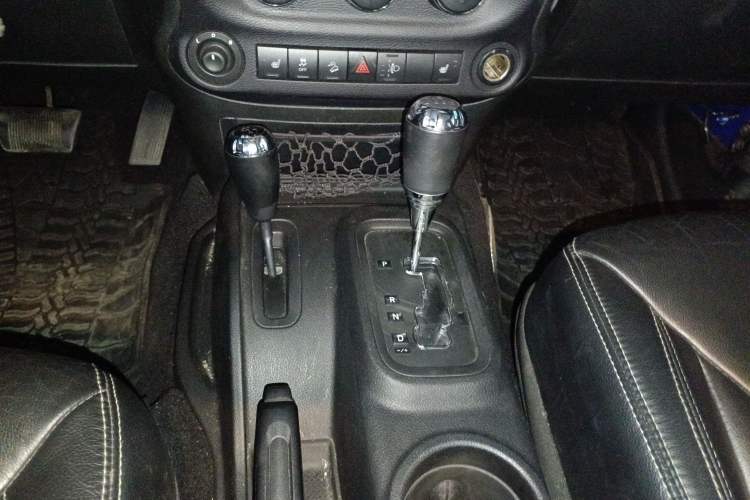 Used  Wrangler 2014 3.0L Sahara Four-Door Edition