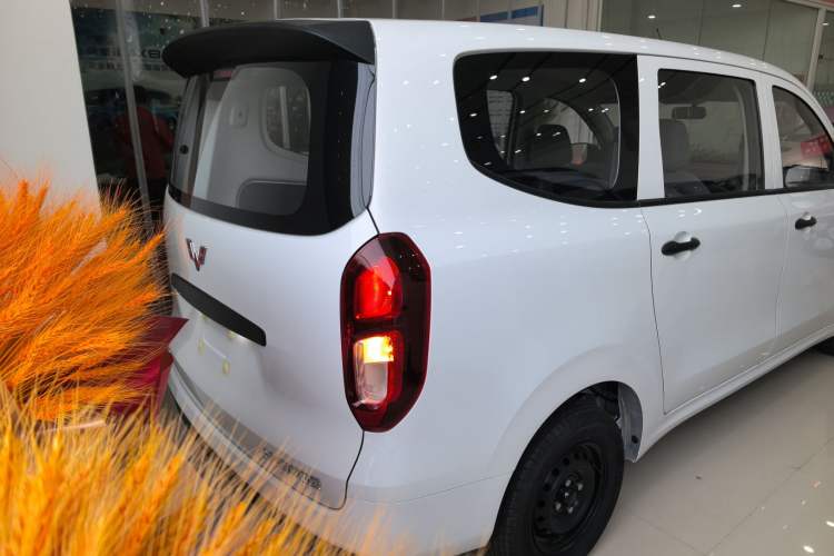 Used Wuling Hongguang New Energy 2024 All-Electric Model 300KM Practical Version
