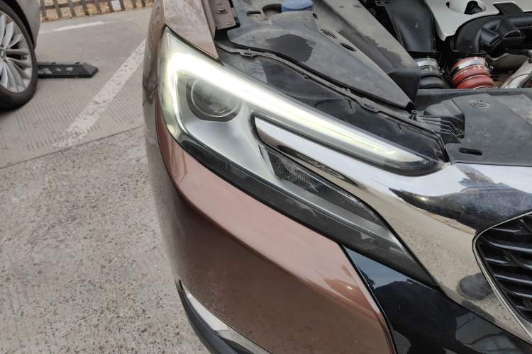 Used  6 2016 1.6T Luxury Edition THP160
