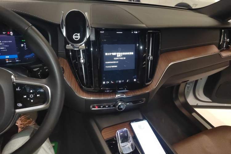 Used Volvo XC60 New Energy 2024 T8 Plug-in Hybrid Long-Range All-Wheel Drive Smart Luxury Edition
