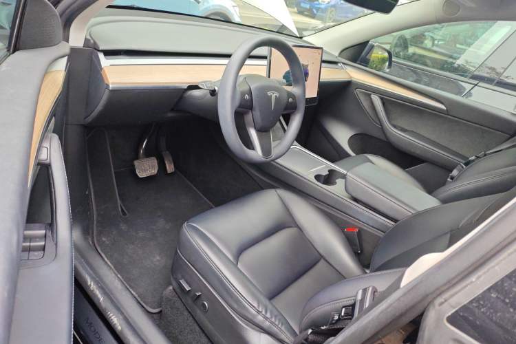 Used Tesla Model Y 2022 Rear-Wheel-Drive Version
