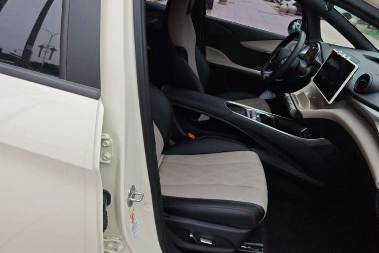 Used BYD Dolphin 2023 420 km Fashion Edition
