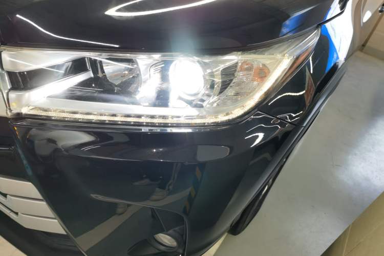Used Toyota Highlander 2018 2.0T Four-Wheel Drive Luxury Edition 7 Seats China V Emission Standard
