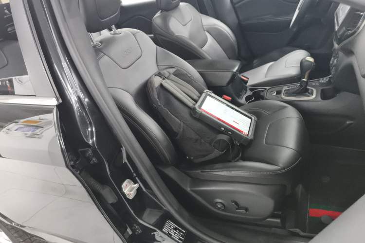 Used  Cherokee 2017 2.4L Professional Edition
