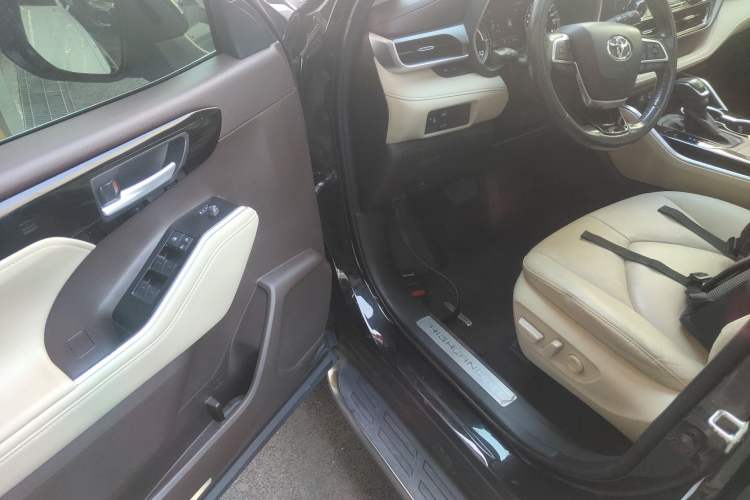 Used Toyota Highlander 2022 Dual-Engine 2.5L Four-Wheel Drive Prestige Version 7 Seats
