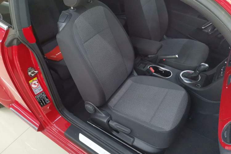 Used Volkswagen Beetle 2015 180TSI model
