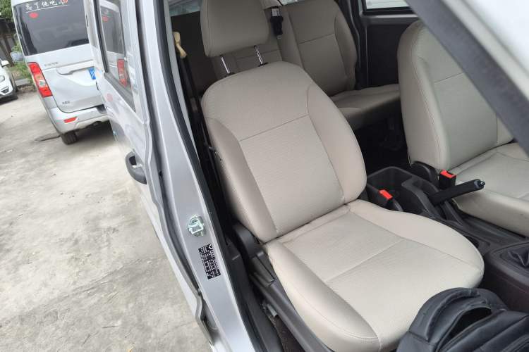 Used Wuling Hongguang V 2022 1.5L Jingqu Version Hydraulic Power Steering LAR