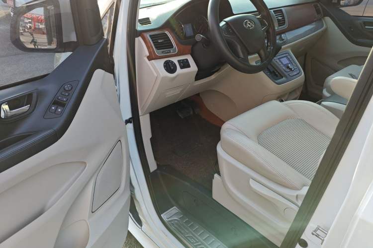 Used SAIC MAXUS G10 2016 2.0T Automatic Luxury Edition
