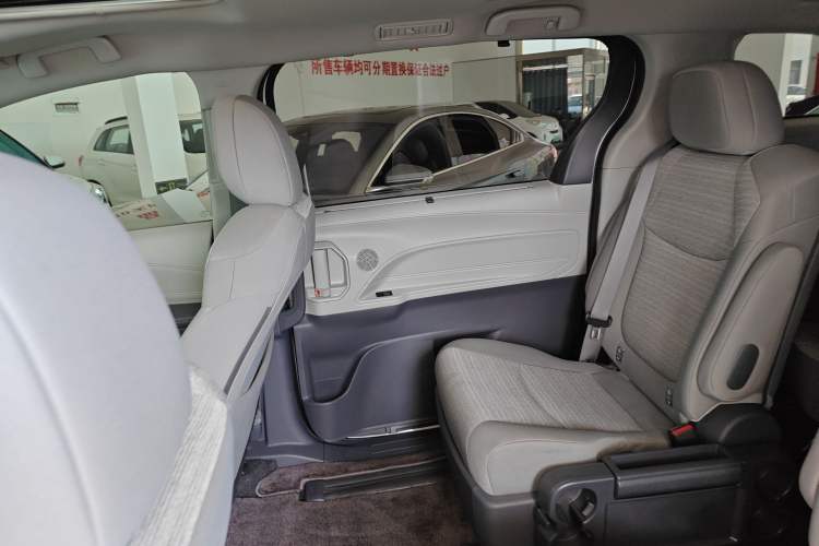 Used Toyota Sienna 2024 2.5L Hybrid Comfort Edition
