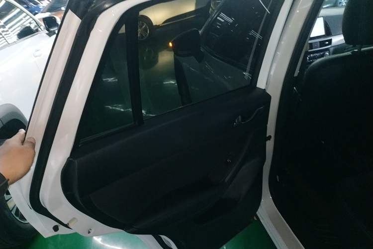 Used Mazda CX-5 2015 2.0L Automatic Two-Wheel Drive Urban Version
